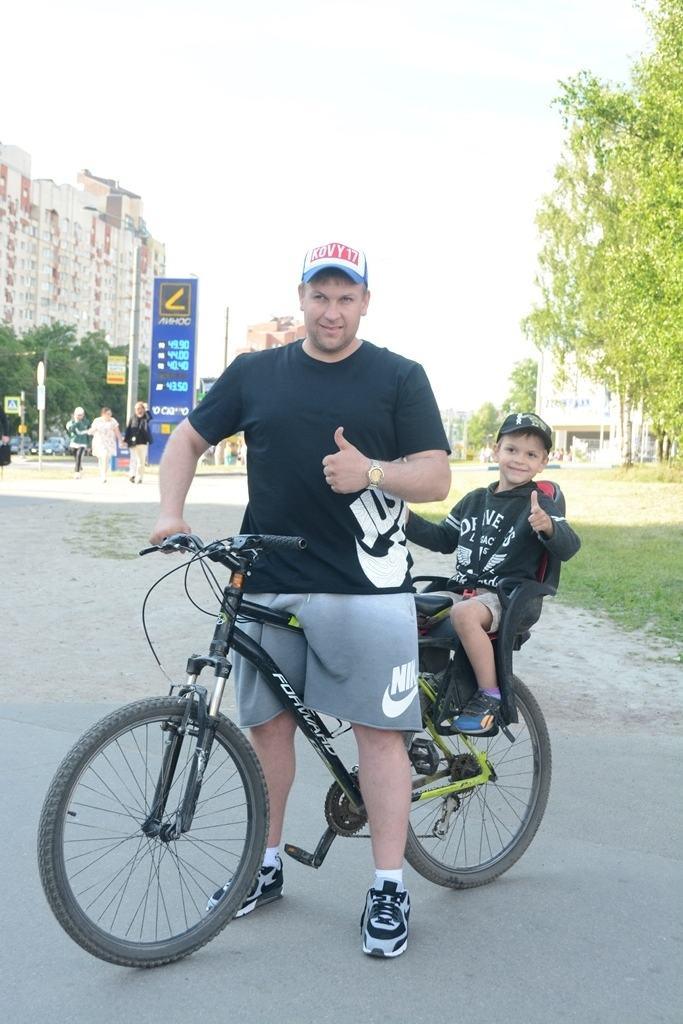 Велосипед с детским креслом
