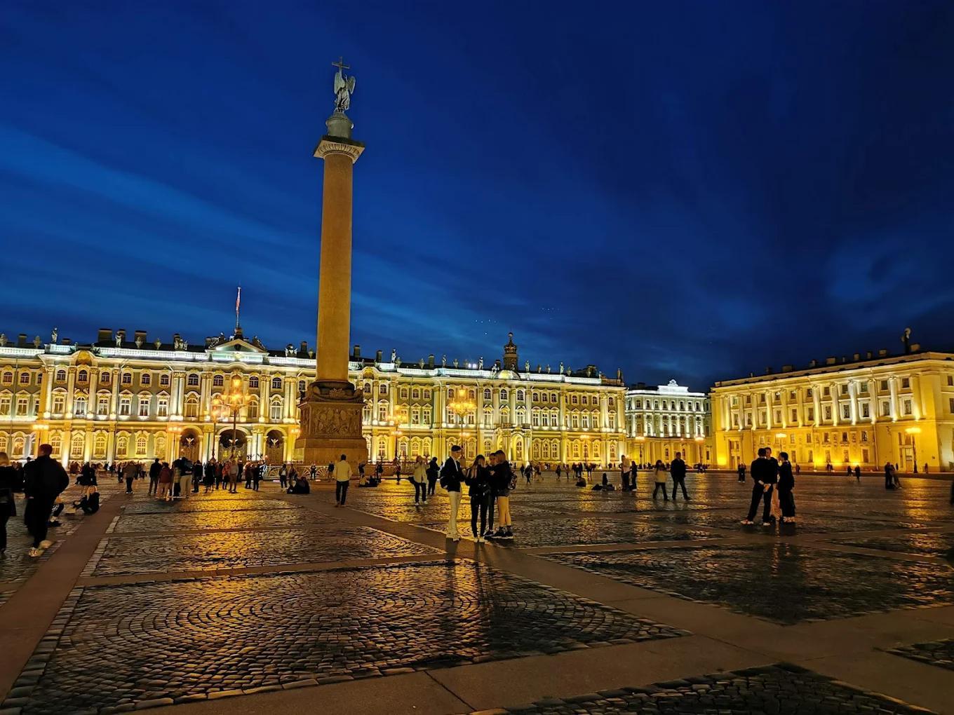 Дворцовая площадь в СПб.