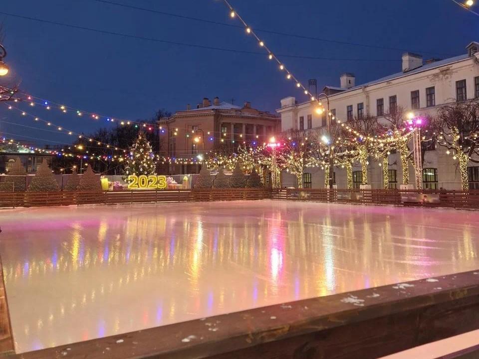 Каток на Манежной площади. Санкт-Петербург.