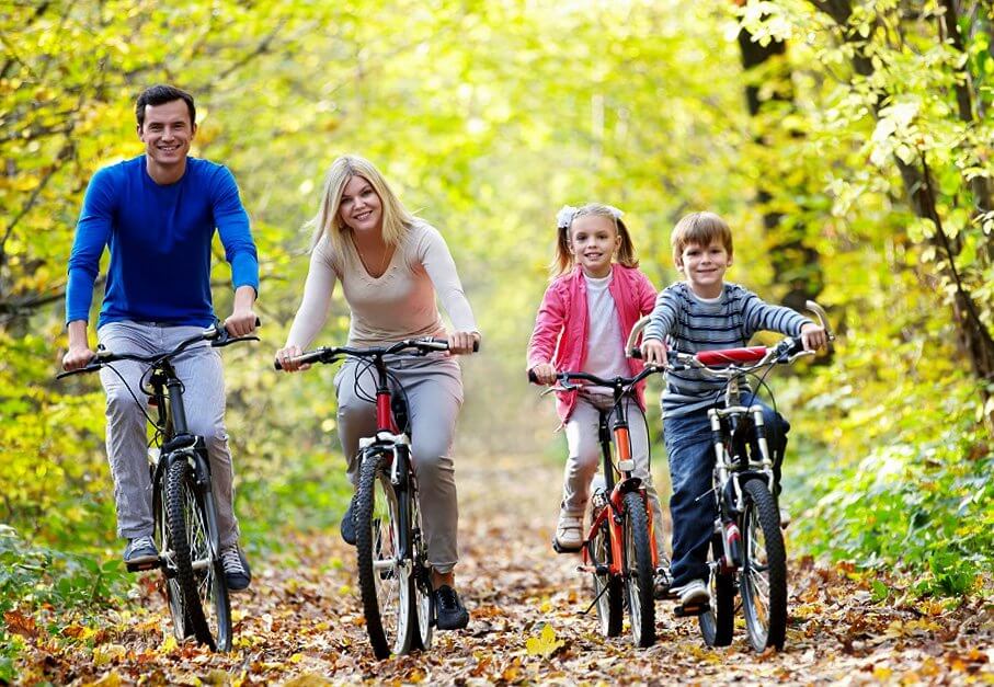 Семейные велопрогулки в парке с пользой для здоровья